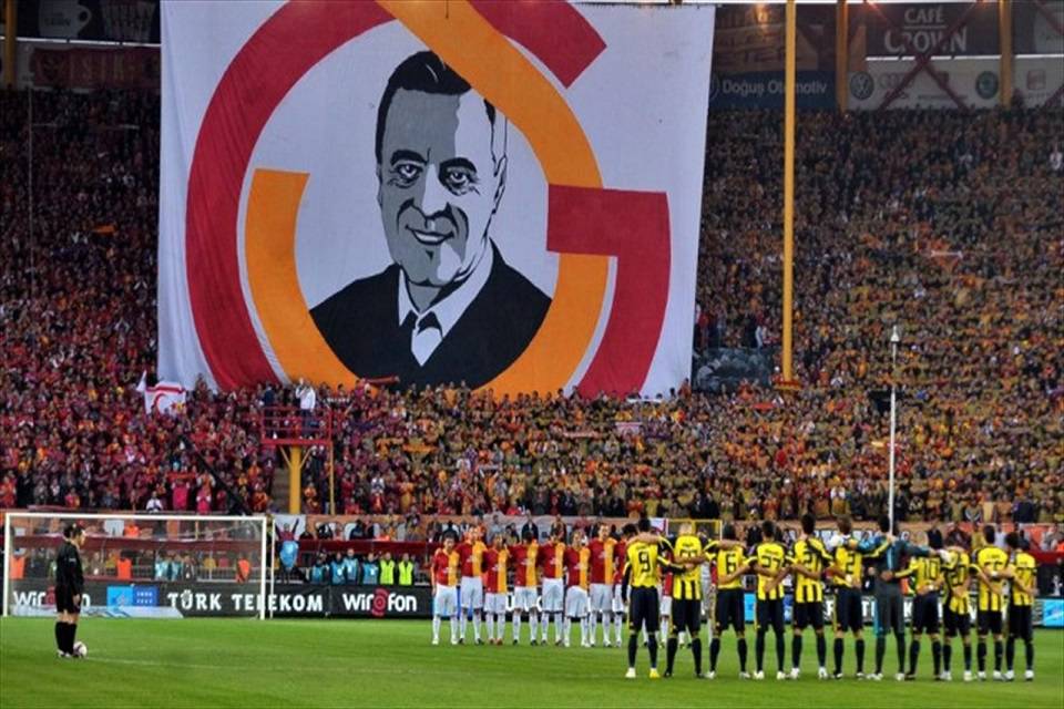 Galatasaray, eski başkanını ölümünün yıl dönümünde andı ...