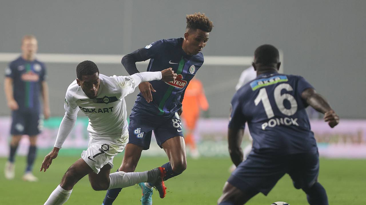 Gedson Fernandes, Altaylı oyuncular ile girdiği 30 ikili mücadelenin 20’sinden galip çıkan taraf oldu. Portekizli orta saha, söz konusu istatistiğiyle de bu sezon bir Süper Lig karşılaşmasında en fazla ikili mücadele kazanan oyuncu oldu. (OPTA)