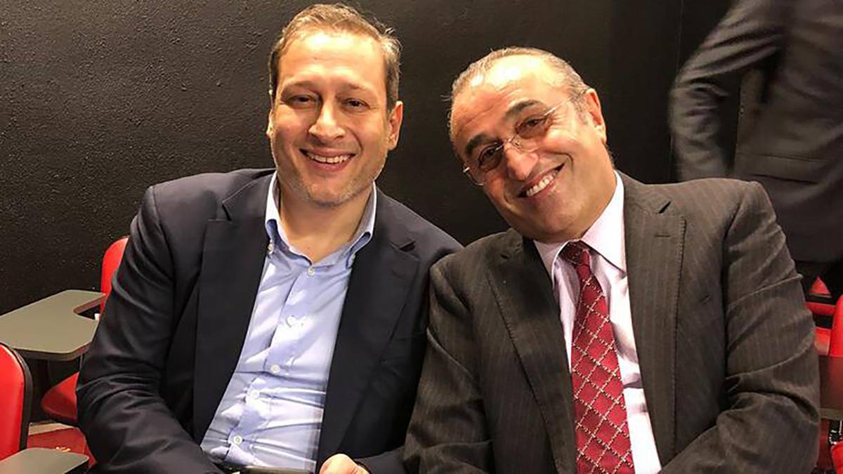 Bir süre önce yakın arkadaşı Ali Dürüst'ü Sportif A.Ş.'ye geçmeye ikna edemeyen başkan Elmas'ın geçtiğimiz günlerde aynı teklifi Abdurrahim Albayrak'a yaptığı ortaya çıktı. İkili arasında gerçekleşen görüşmede Albayrak'tan futbolun başına geçmesi istendi ancak olumlu cevap alınamadı.