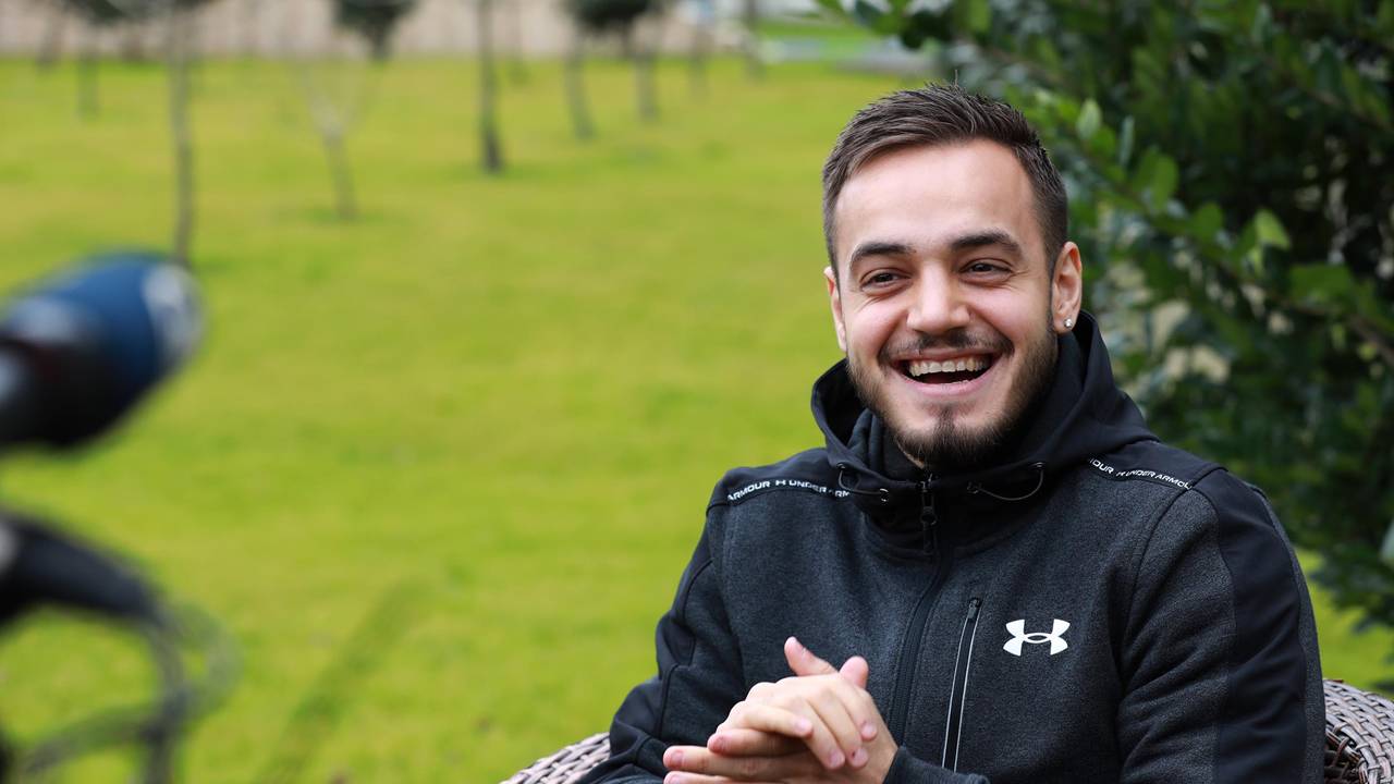 Çaykur Rizespor taraftarlarının transferinin ilk anlarından itibaren kendisini hiç yalnız bırakmadığının altını çizen Yusuf Sarı, şöyle devam etti: "Taraftarlar sosyal medyadan çok mesaj gönderiyor. Onların bana desteğini görünce çok daha fazla verimli olmak istiyorum. Onlar beni mutlu ediyorlar, mutlu oluyorum. Onlar için çok daha fazla şeyl yapmak istiyorum. Kulüp ve başkanımız için çok katkı sağlamak istiyorum. Çünkü bana çok fazla güveniyorlar ve güven veriyorlar. Onların da mutlu olmasını istiyorum. Bunun için çok çalışacağım."