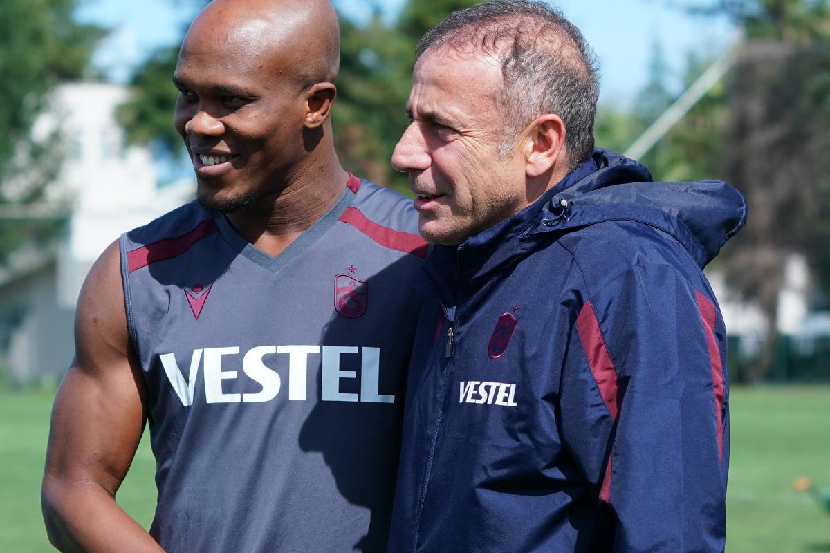 Trabzonspor’un yıldız futbolcusu Anthony Nwakaeme, 2018-2019 sezonunda 31 resmi karşılaşmada 11, 2019-2020 sezonunda 43 maçta 14, geçen sezon 35 maçta 7 gol, bu sezon da 24 maçta 9 gol kaydetmeyi başardı.