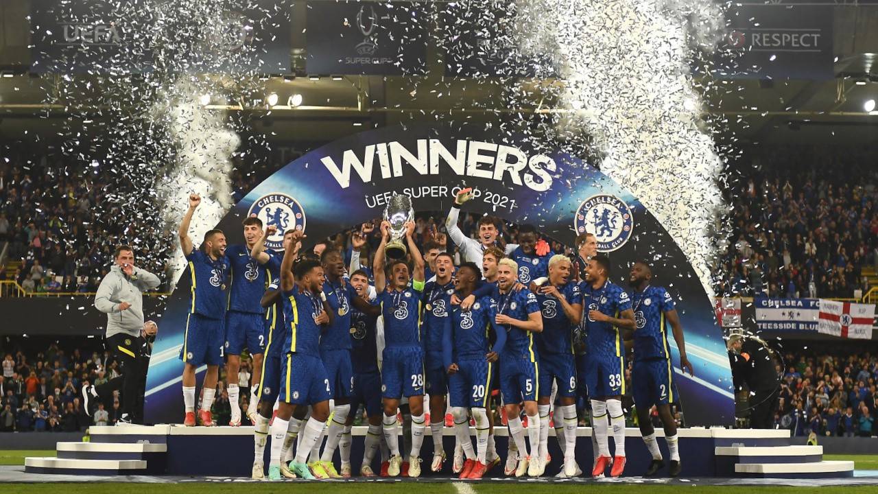 Şampiyonlar Ligi’nin son şampiyonu Chelsea, mutlak favori olarak kendi evinde Lille’i konuk edecek. Thomas Tuchel’in ekibi, seyircisinin de desteğiyle rakibini farklı bir skorla mağlup edebilmek için sahaya çıkacak.