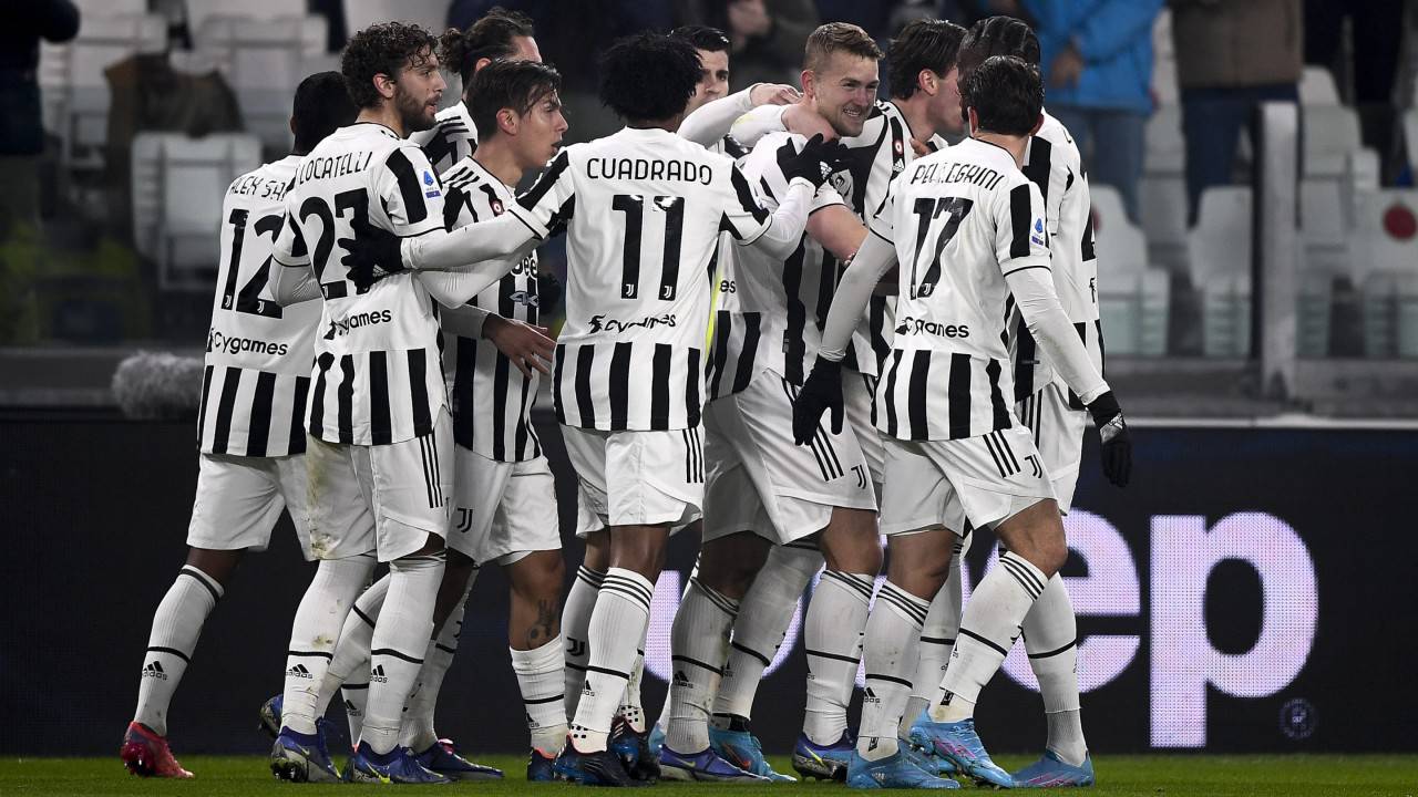Devre arasında kadrosuna Dusan Vlahovic ile Denis Zakaria’yı katan Juventus ise yükselen formuyla dikkat çekiyor. Şampiyonlar Ligi’nde bu sezon Chelsea, Zenit ve Malmö’nün olduğu gruptan da lider çıkan İtalyan devi, Kupa 1’de eski başarılı günlerine yeniden ulaşabilmek için sahaya çıkıyor.