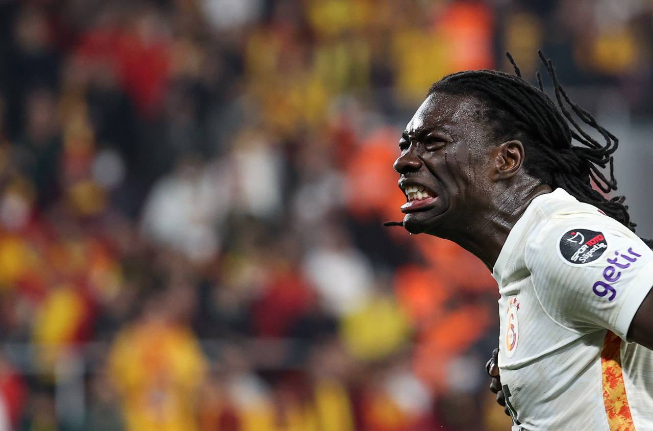 42 maçta 34 gol attıGöztepe deplasmanında penaltıdan iki kez fileleri havalandıran Bafetimbi Gomis, 42 kez giydiği Galatasaray forması altındaki toplam gol sayısını 34’e çıkardı. Fransız futbolcu 2017-2018 sezonunda 40 maçta tam 32 gole imza atmıştı. (Milliyet-Nevzat Dindar)