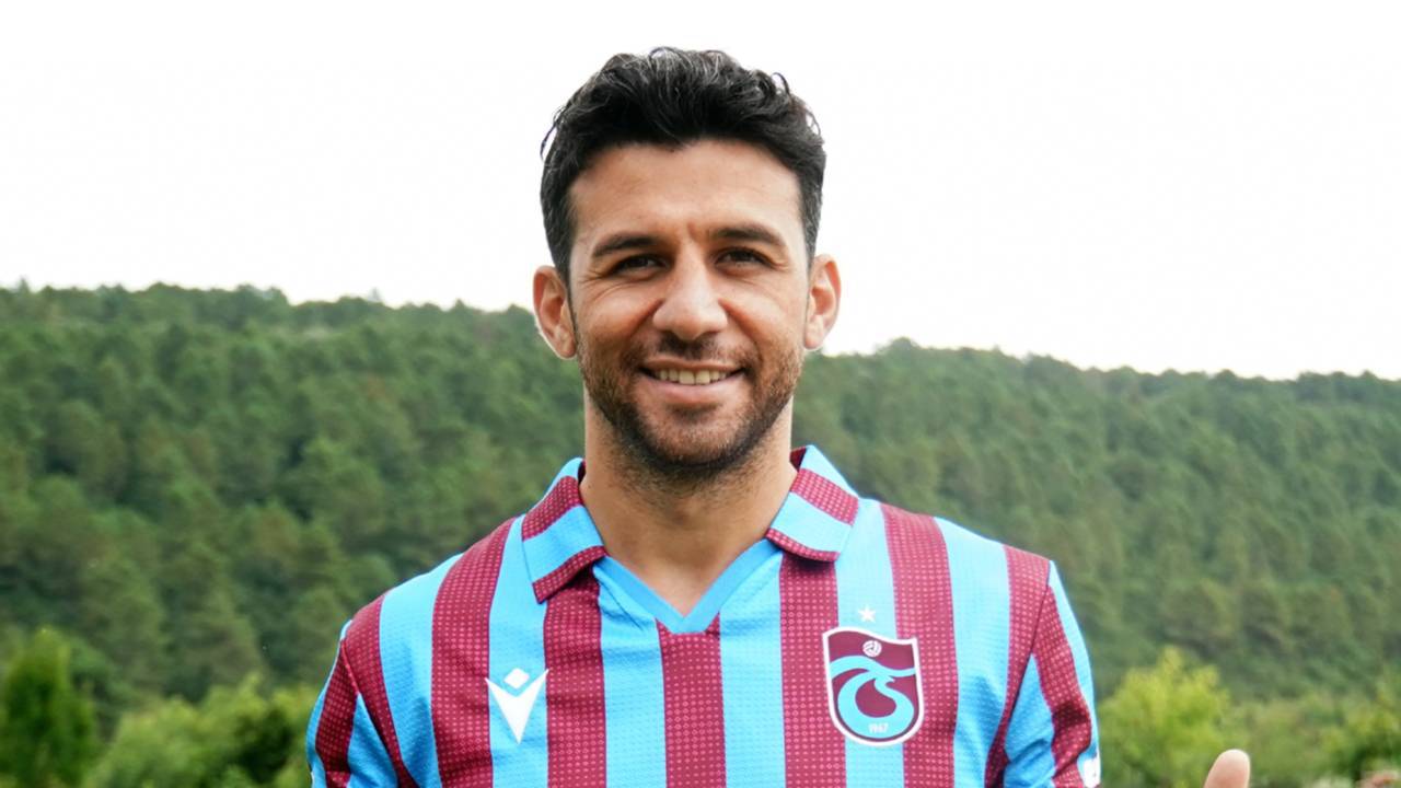 Bir diğer eksik olan İsmail Köybaşı ise günü takımdan ayrı gerçekleştirdiği idmanla tamamladı. Bu noktada deneyimli sol bek de sakatlığı sebebiyle arkadaşlarını Yukatel Kayserispor mücadelesinde yalnız bırakacak.