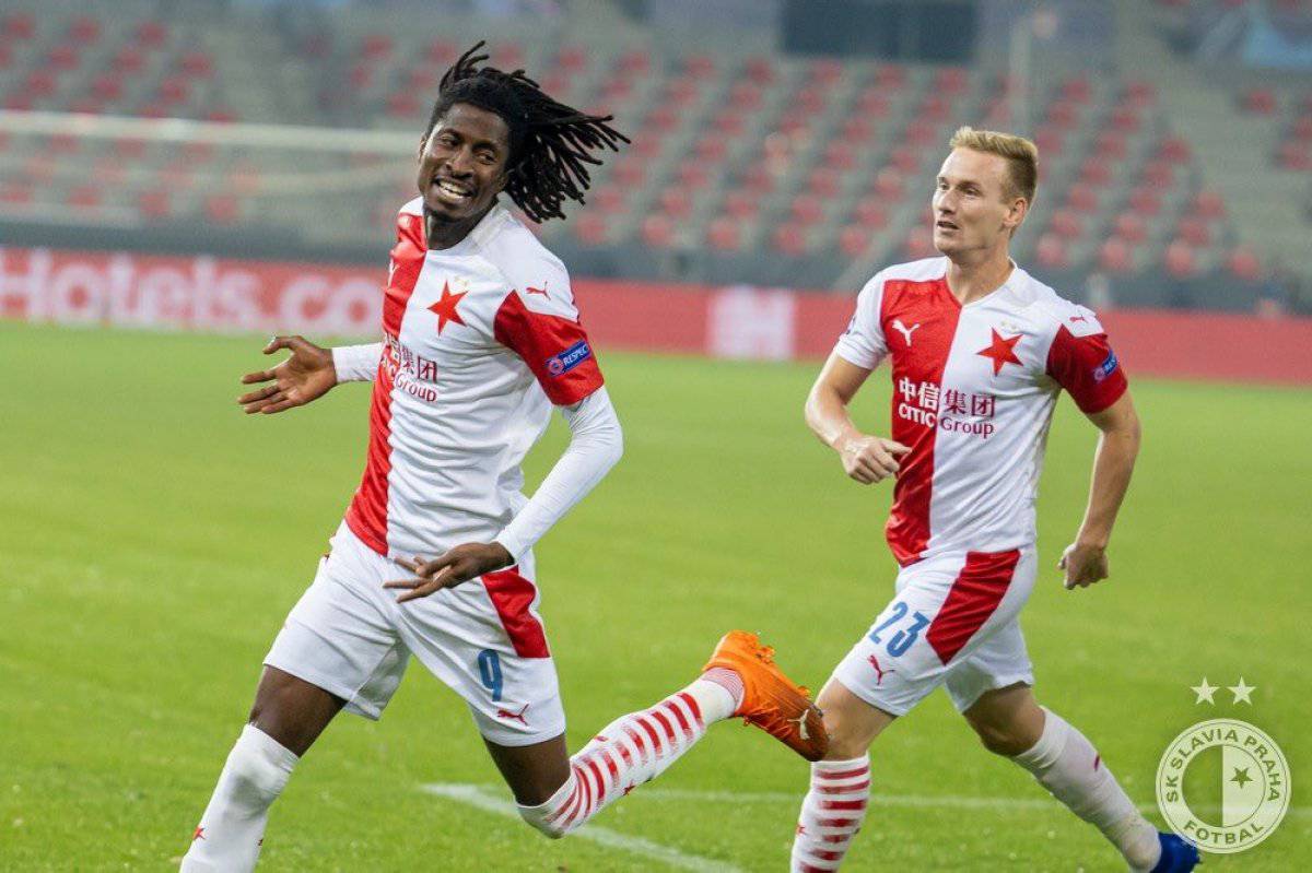 2018'den bu yana Slavia forması giyen Olayinka, Belçika ekibi Gent'ten 3.2 milyon Euro bonservisle transfer edilmişti. Hücumun her bölgesinde görev yapabilen Nijeryalı futbolcu, bu sezon 27 resmi karşılaşmada 7 gol, 3 asistlik performans sergiledi.