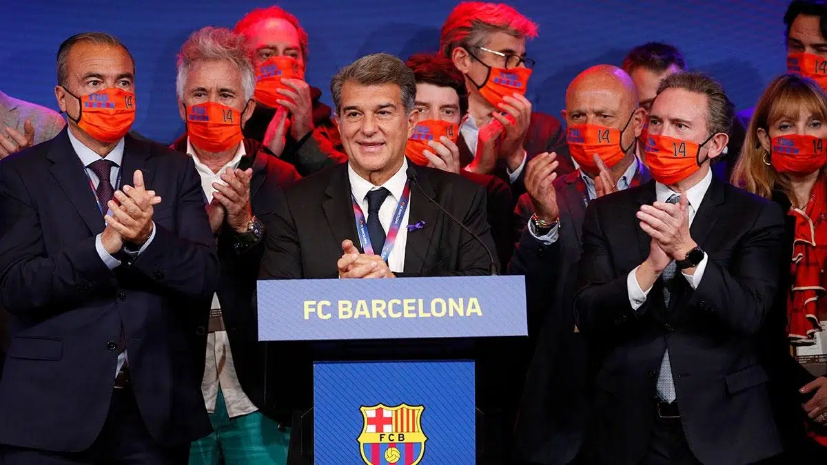“Örneğin, ekonomik fair play Avrupa'da her yerde aynı uygulanmıyor. La Liga'da bu çok katı ve diğerleriyle rekabet edemeyiz. Bu yüzden, herkesin uymakla hükümlü olduğu bazı kontrol kurallarını içeren Süper Lig'deyiz. Her şeyden önce UEFA'nın zihniyetini değiştirmek gerekiyor."