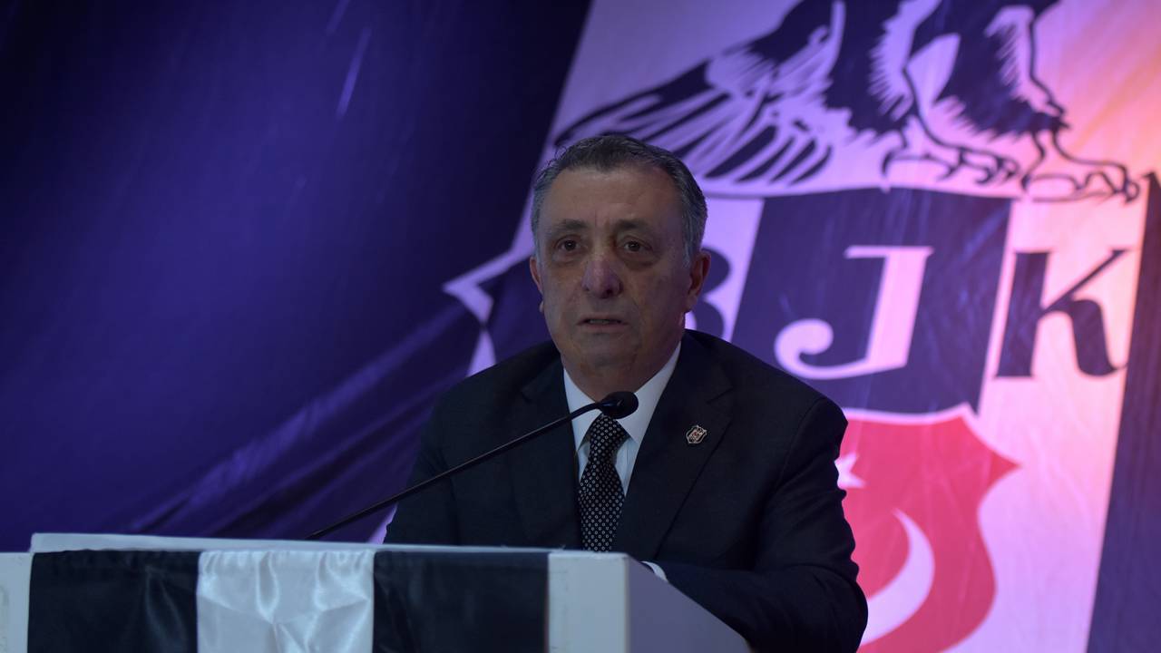 Seçimli olağan genel kurul | Çebi, mayıs ayında yapılacak seçimli olağan genel kurulu anımsatarak, şunları kaydetti: "Her Beşiktaşlının özgür iradesiyle seçime girecek adaylara destek olmasını, gelip oylarını kullanmasını önemle rica ediyorum. Kime oy verirseniz verin, doğruyu bulmaya çalışın. Oraya gelin aklınız kime cevaz veriyorsa ona oy verin ama lütfen oraya gelin."
