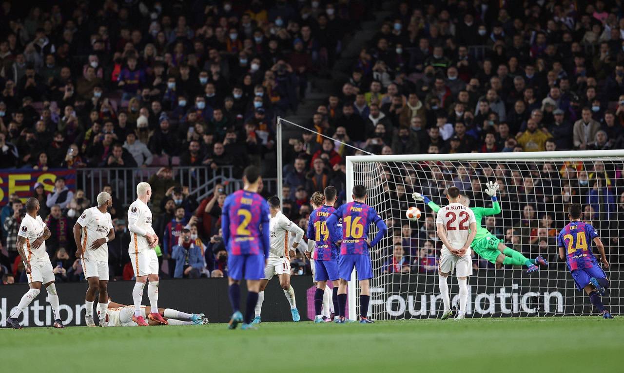 Son 5 sezonun değerlendirildiği UEFA Kulüpler sıralamasında ise Galatasaray, 51. sıradaki yerini korudu. Toplamda 32.000 puan ile yoluna devam eden sarı-kırmızılıların hemen önünde ise Avrupa'ya veda eden Celtic, Beşiktaş ve CSKA Moskova 33.000'er puan ile sıralanıyor.