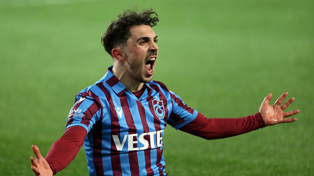 Ligin ilk haftasında Öznur Kablo Yeni Malatyaspor maçında sakatlığı nedeniyle forma giyemeyen, daha sonra da fazla süre alamayan bordo-mavili futbolcu, 4. haftadaki Galatasaray karşılaşmasında da performansı nedeniyle taraftarın tepkisiyle karşılaştı.