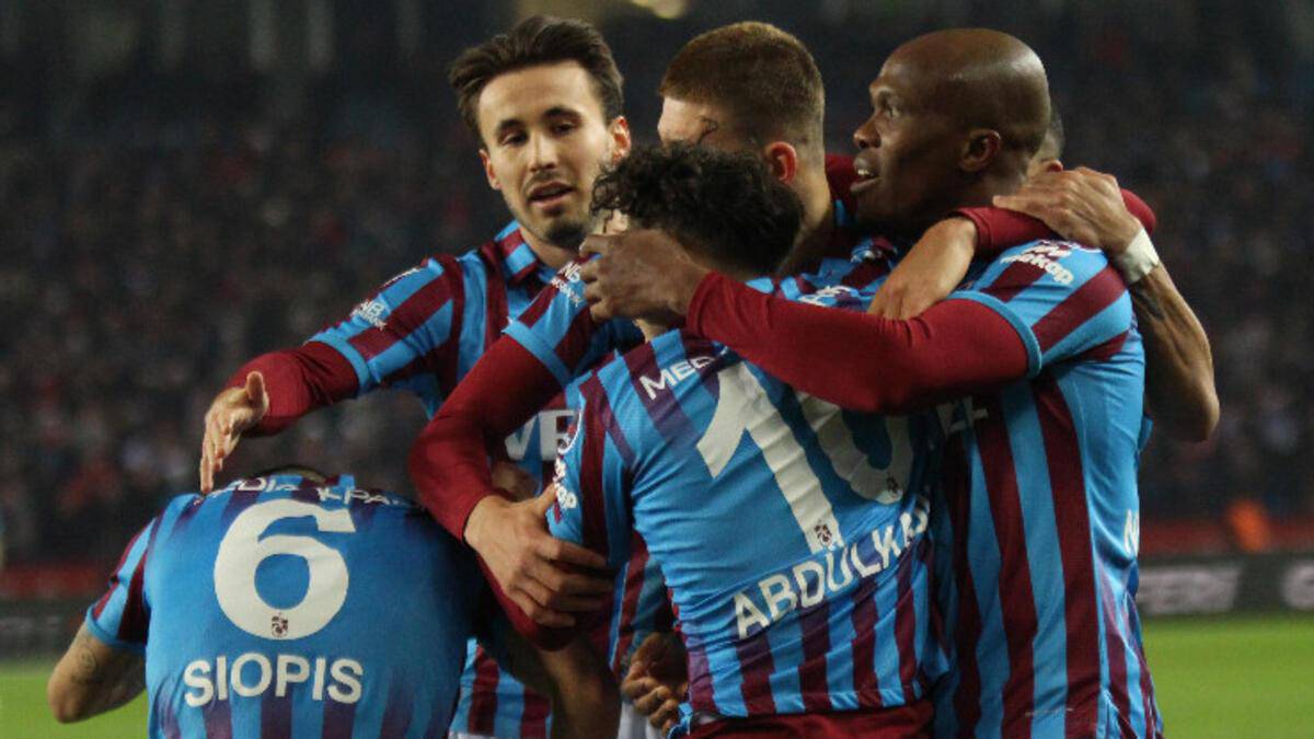 Genç oyuncu, son olarak ligde Göztepe maçında da 2 golle galibiyette pay sahibi oldu. Trabzonspor, Abdülkadir Ömür'ün ligde gol attığı 5 maçta 4 galibiyet, 1 beraberlik alarak 13 puan elde etti.