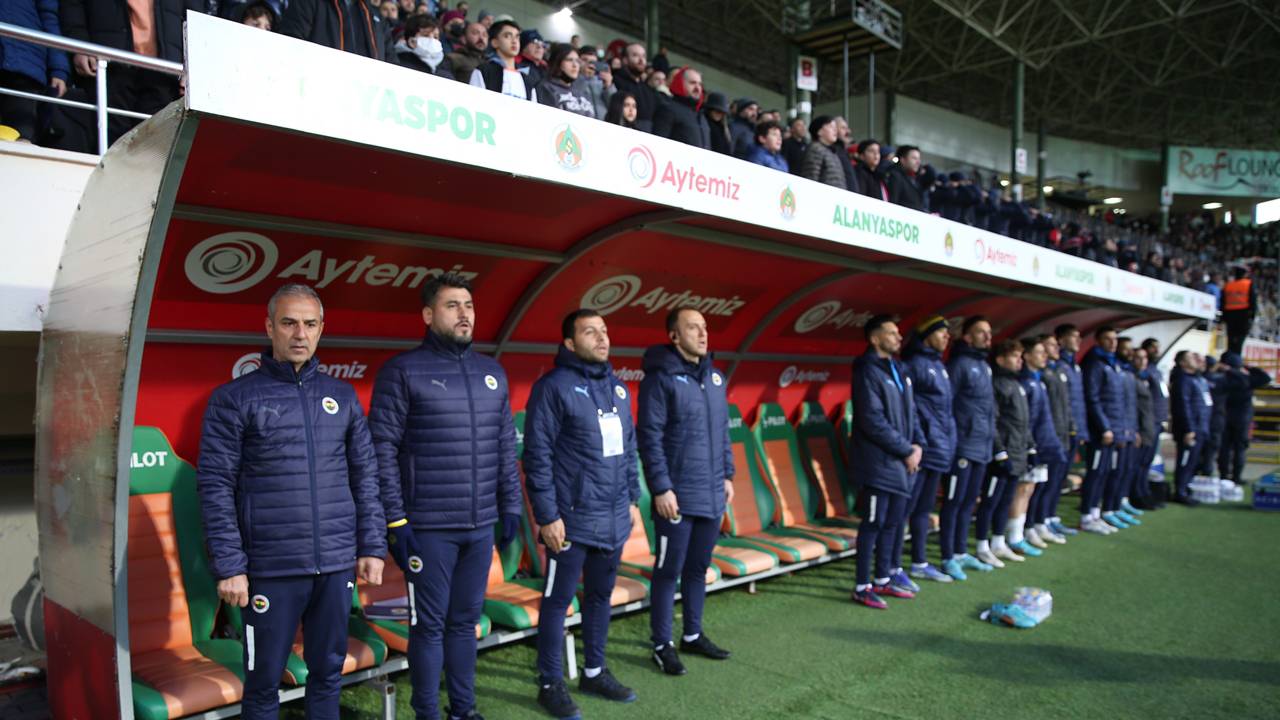 Söz konusu karşılaşmalarda 12 kez fileleri havalandıran sarı-lacivertliler, kalesinde ise 5 gol gördü. Bu sezon Süper Lig'de ilk kez 5 maçlık yenilmezlik serisi yakalayan Fenerbahçe, dış sahada da art arda 3. galibiyetini elde etti. Oynadığı 29 karşılaşmada 50 puan toplayan sarı-lacivertli takım, ikinci sıradaki İttifak Holding Konyaspor'un 5 puan gerisinde yer alıyor. Sarı-lacivertliler, 30. haftada ağırlayacağı Konyaspor'u mağlup ederek ikincilik yolunda iddiasını artırmayı hedefliyor.