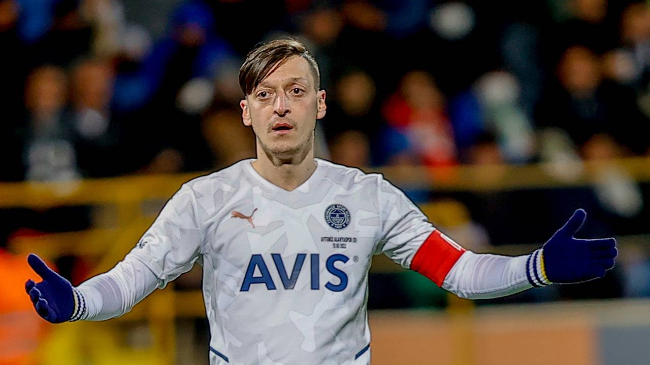 Söz konusu karşılaşmanın 74. dakikasında Mesut Özil'in yerine oyuna dahil olan Arda, 2-2 devam eden maçın 78. dakikasında fileleri havalandırmayı başardı. Sahadaki öz güveniyle dikkati çeken Arda Güler, Süper Lig tarihinde Fenerbahçe formasıyla gol atan en genç oyuncu unvanını elde etti.