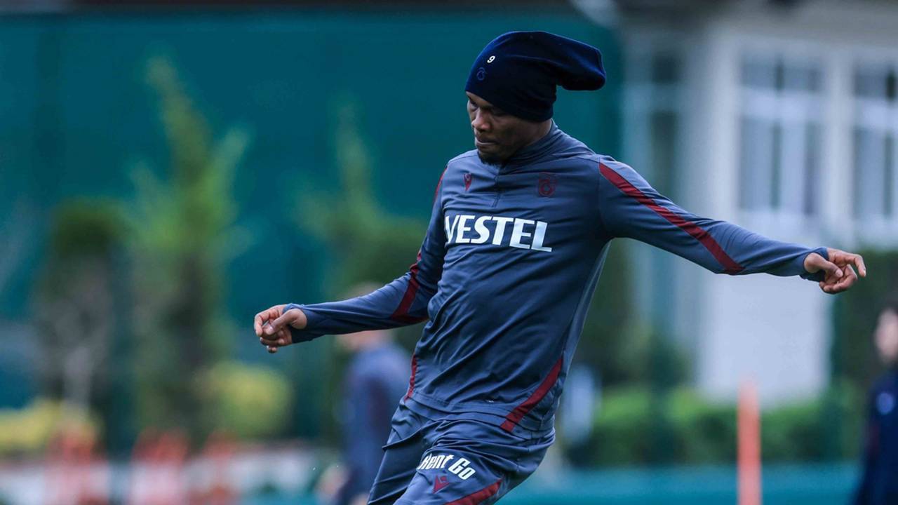 Nijeryalı futbolcu, bordo-mavili takımın sahasında ligin 11. haftasında Çaykur Rizespor'u 2-1 mağlup ettiği ve 15. haftada Adana Demirspor karşısında 2-0 galip geldiği karşılaşmalarda 1'er gol daha kaydetti.