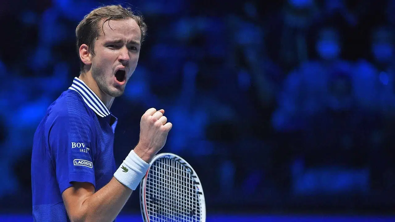 Medvedev'in bu yıl Wimbledon'a katılmasına izin verilip verilmeyeceği sorusu üzerine Huddleston, Grand Slam'de Rusya bayrağını dalgalandıran hiç kimsenin oynamasına izin verilmemesi gerektiğini vurgulayarak, şu ifadeleri kullandı: