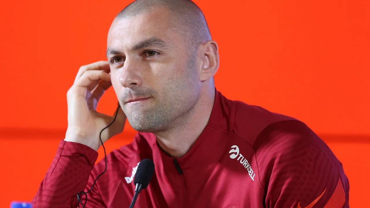 Karşılaşmanın ardından ise Burak Yılmaz, basın mensuplarının karşısına geçerek; A Milli Takım’daki kariyerini noktaladığını açıklamıştı. Tecrübeli futbolcu, söz konusu kararını ise “Bugün benim son maçımdı. Bugün milli takım kariyerime son noktayı koyuyorum. Çünkü bir bayrak değişimi gerekiyor.” ifadeleri ile duyurmuştu.