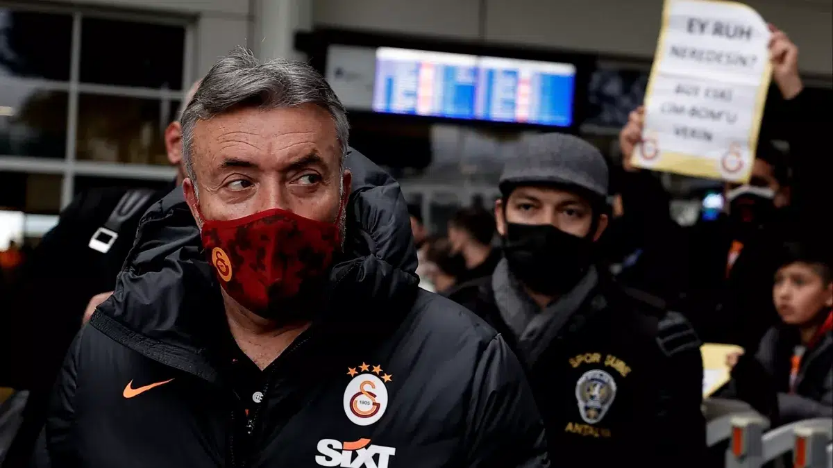İspanyol hocayla 1.5 yıllık sözleşme imzalansa da sezon sonunda takımda kalması imkansıza yakın görünüyor. Mali kongrede en sert eleştirilere maruz kalan yönetici Işıtan Gün, Fatih Terim sonrası Domenec Torrent'in göreve getirilmesinde önemli rol oynamıştı.