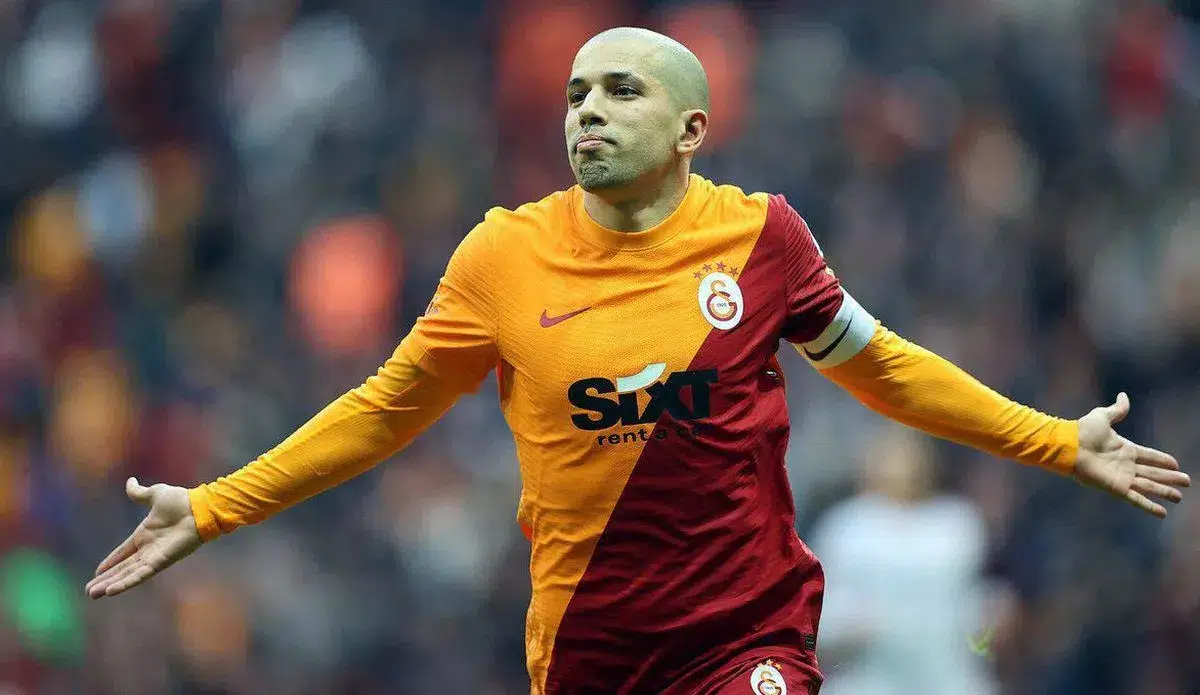 Sakatlığı nedeniyle Gaziantep maçında da forma giyemeyen oyuncu, sol arka adalesindeki ağrılara rağmen, Cezayir Milli Takımı'nın yolunu tuttu. Tehlikeyi gören Galatasaray Sağlık Heyeti, futbolcunun raporlarını Cezayir Federasyonu'na gönderdi.