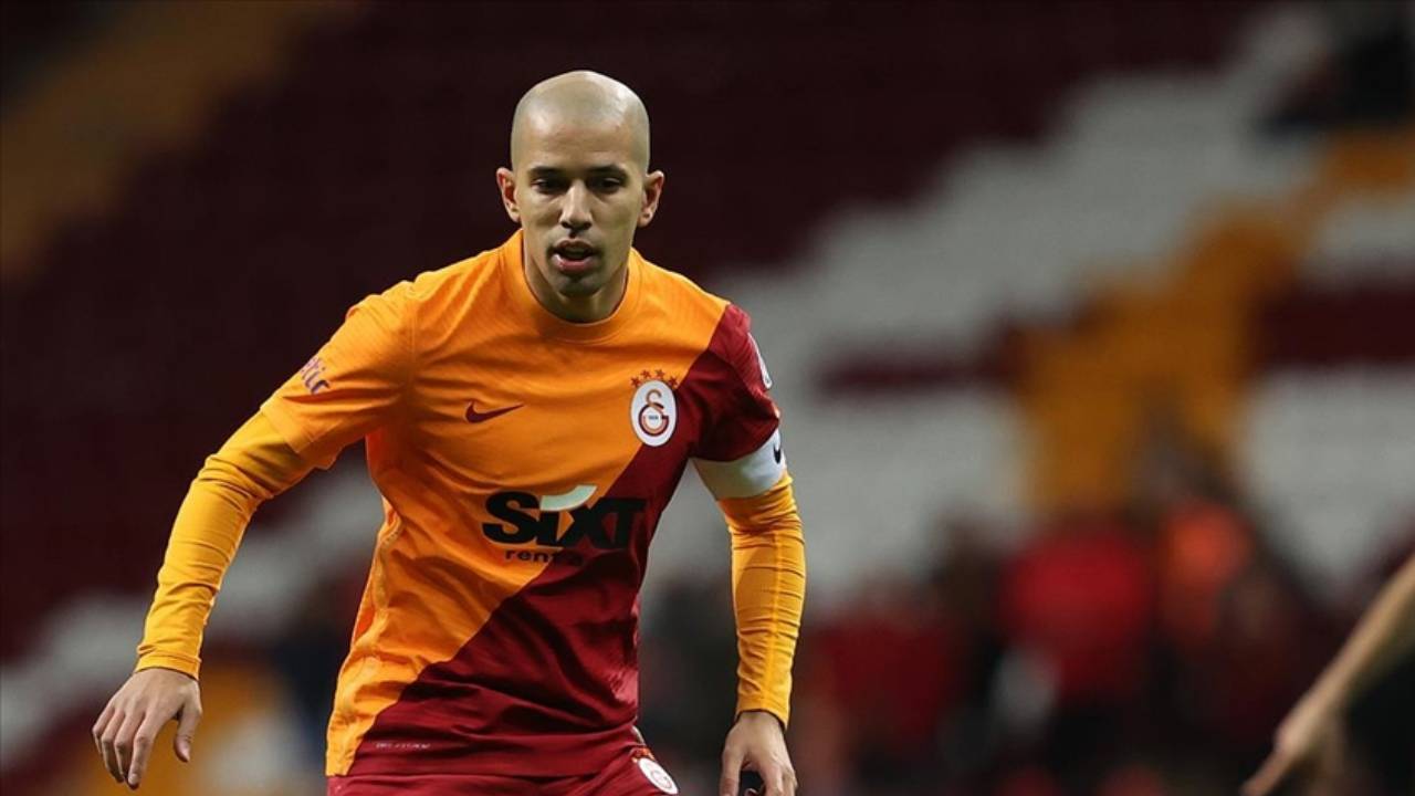 Ancak hem Cezayir hem de Feghouli risk aldı. Sol arka adalesinde 2. derece zorlanma ve yırtıkla Florya'ya dönen tecrübeli oyuncu, sarı-kırmızılı yetkilileri kızdırdı. En az bir ay sahalardan uzak kalacak Feghouli, haftaya F.Bahçe derbisinde takımını yalnız bırakacak.