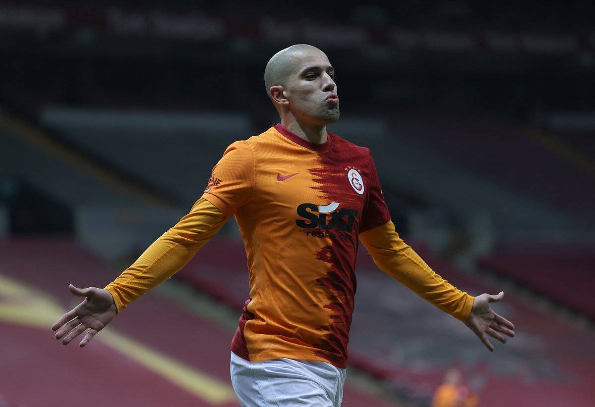 Sezonun kalan bölümünde en kritik dönemde forma giyemeyecek 32 yaşındaki yıldızın, Galatasaray'da devam etme ihtimali kalmadı. Sözleşmesi sezon sonunda bitecek Cezayirli yıldıza veda edilecek. (Sabah-Mehmet Özcan)