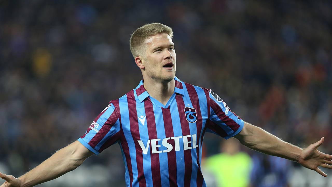 Sahasında yenilmezlik serisini sürdürdü | Trabzonspor, Beşiktaş beraberliği ile sahasındaki yenilmezlik serisini sürdürdü. Bu sezon kendi evinde hiç mağlup olmayan bordo-mavililer, sahasında geçen sezonun 29. haftasının ardından oynadığı 22 karşılaşmada 15 galibiyet, 7 beraberlik elde etti.
