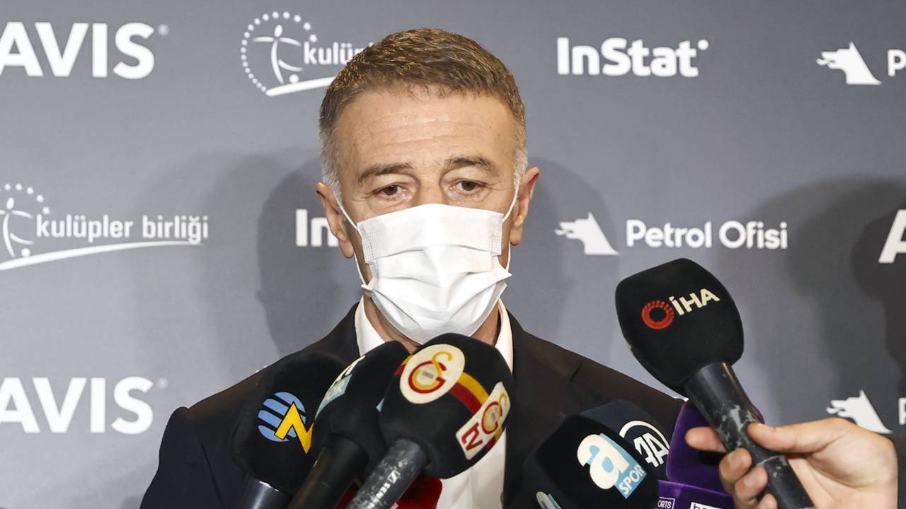 "Bize Her Yer Trabzon" sloganın alelade bir slogan olmadığını vurgulayan Ağaoğlu, şunları kaydetti: ''Trabzon şehrinin ve Trabzonspor kültürünün tamamen kendi dinamikleri ve kendi karakteriyle ürettiği bir söylemdir. Tüm taraftarlarımızın sahiplendiği, tüm Türkiye'nin kabul ettiği bir gerçektir. Unutulmamalıyız ki Trabzonspor'umuzun başarısı da bu sloganda gizlidir. Kendi değerlerimiz, kendi karakterimiz ve kendi felsefemizi dünya şartlarına adapte ettiğimizde hem saha içinde hem de saha dışında ne denli başarılar elde ettiğimizi sizler de görüyorsunuz. Bu tesadüf değil, bu bilgi, erdem ve tecrübenin hayata yansımasıdır."