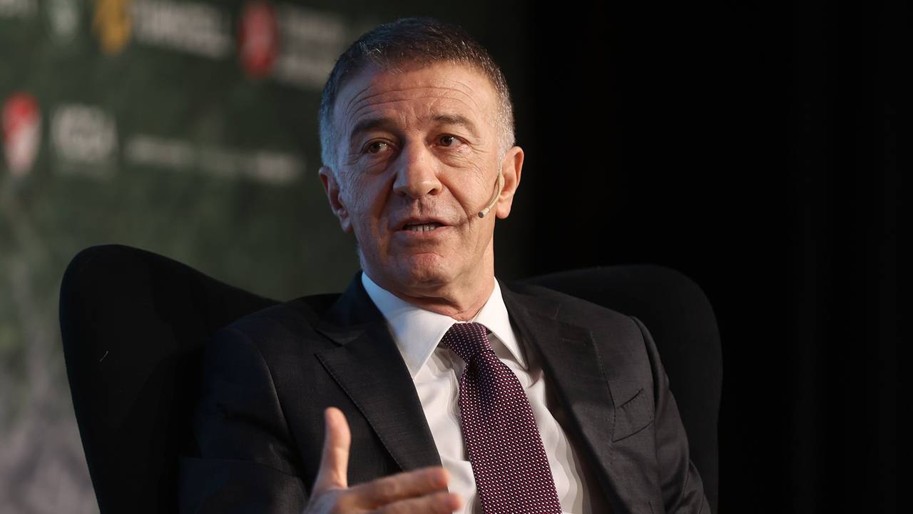 Geleceğe yönelik planlamaları da yaptıklarını anlatan Ağaoğlu, açıklamasını şöyle tamamladı: "Geçtiğimiz günlerde Asbaşkanımız Sayın Ertuğrul Doğan ve Teknik Direktörümüz Sayın Abdullah Avcı ile bir toplantı gerçekleştirdik. Kulübümüzün gelecek vizyonunu, altyapıdan üst yapıya kadar yarınlarımızı planladık. Trabzonspor büyüyor, Trabzonspor güçleniyor, Trabzonspor çok daha güzel bir geleceğe sağlam adımlarla yürüyor...