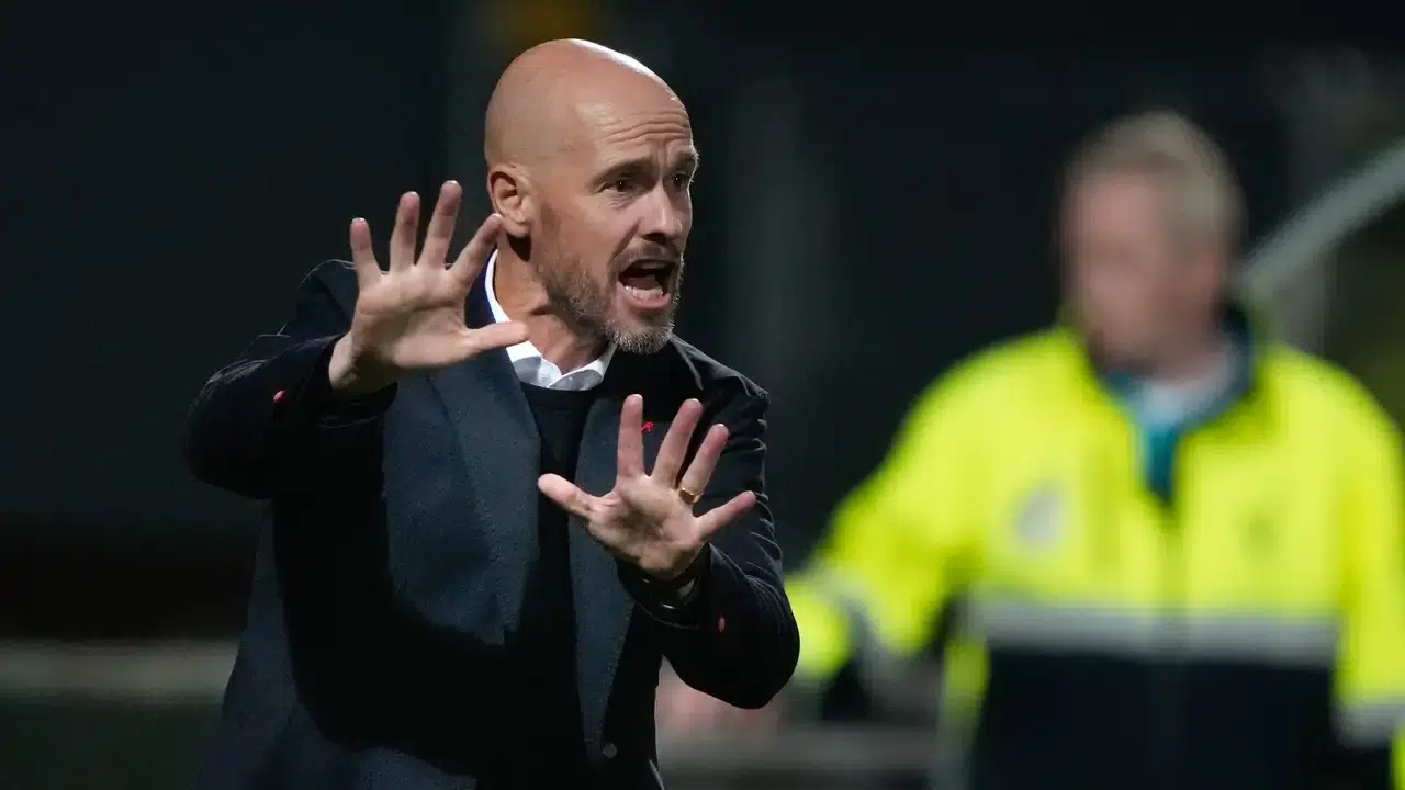 Twente U17 Takımı’nın başında teknik direktörlük görevine başlayan Erik ten Hag, daha sonra PSV Eindhoven’da da yardımcı antrenörlük yaptı. Ardından Go Ahead Eagles, Bayern Münih 2 ve Utrecht’te teknik direktörlük görevlerine gelen ten Hag; Aralık 2017’den bu yana ise Ajax’ı çalıştırıyor.
