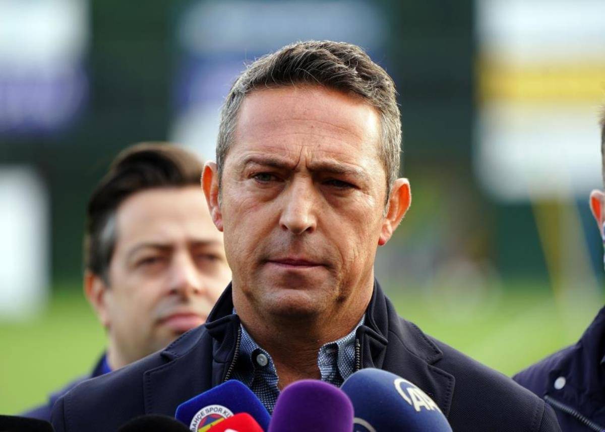 Fenerbahçe Başkanı Ali Koç, hafta sonu KKTC'de yaptığı açıklamalarda takımdaki 5-6 farklı oyuncuya Avrupa'dan yakın takip olduğunu dile getirmişti. Koç'un bahsettiği isimlerin Szalai, Pelkas, Zajc, Crespo, Arda ve Kim Min-Jae olduğu ifade edildi.