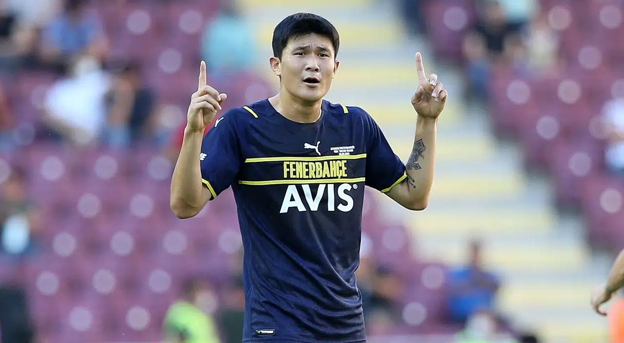 Başkan isim vermese de bu ismin Kim Min-Jae olduğu gelen bilgiler arasında... Sözleşmesinde 23 milyon Euro'ya serbest kalma maddesi bulunan 25 yaşındaki Güney Koreli stopere Premier Lig'den ciddi talipler var.