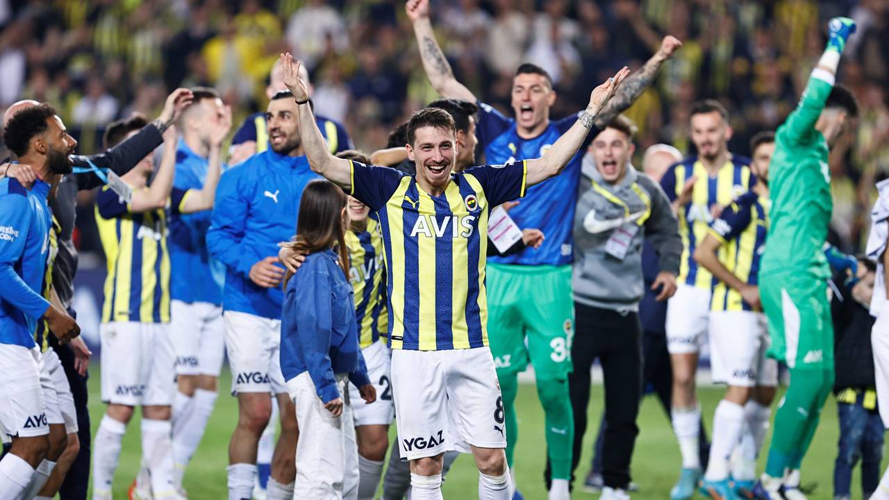 Fenerbahçe derbide kazandı; ikinci sıraya yükseldi!