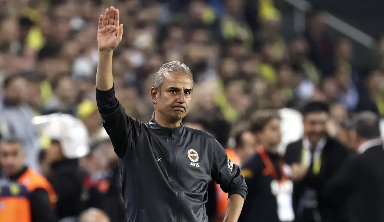 Kartal ile Fenerbahçe arasındaki birlikteliğin son hali sezon sonunda Koç ile yapılacak görüşmenin ardından netleşecek. Ancak F.Bahçe, Löw ve Jesus başta olmak üzere birçok yabancı hocayla temas halinde.