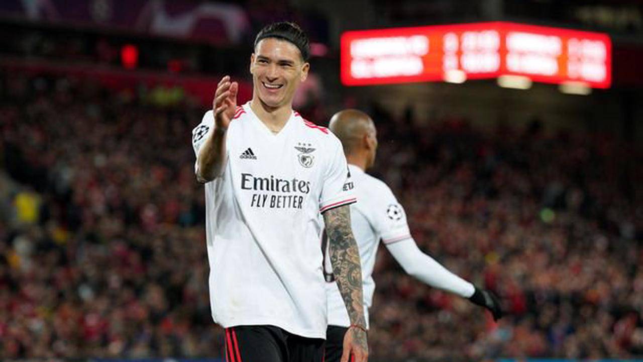 Öte yandan Benfica, UEFA Şampiyonlar Ligi Çeyrek Finali’nde oynanan Liverpool eşleşmesinde iki maçta da gol bulan ve büyük beğeni toplayan Darwin Nunez’in transferinden 80 milyon Euro gibi önemli bir bonservis bedeli elde etmenin hesaplarını yapıyor.