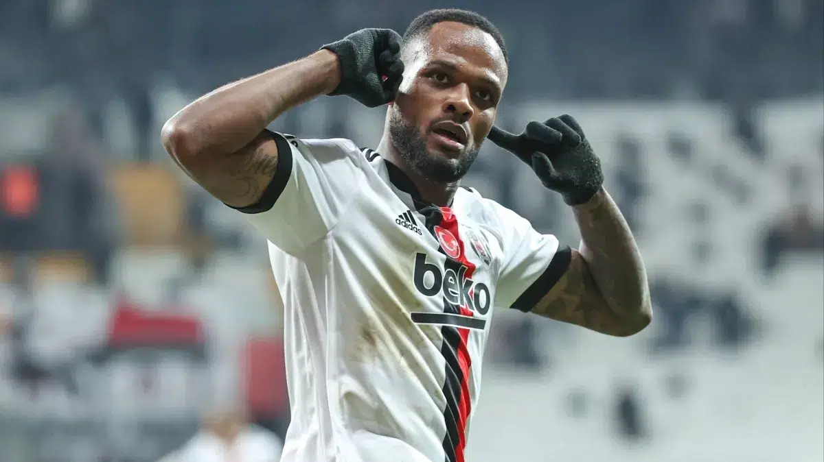 Fenerbahçe'den Beşiktaşlı oyuncuya kanca...