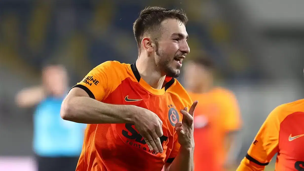 Galatasaray'da Fatih Terim döneminde ilk 11'in bankosu olan Halil Dervişoğlu, Torrent'in gelişiyle yedek kulübesine çekildi. 22 yaşındaki forvet 28 maçta 4 gol-1 asistlik performans sergiledi.
