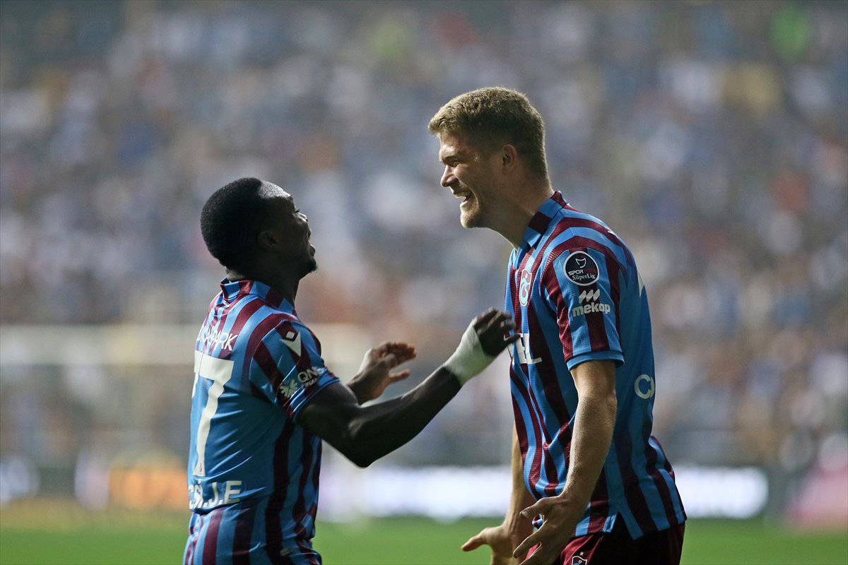 Spor Toto Süper Lig'de 35. haftada TAV Antalyspor ile sahasında karşılaşacak Trabzonspor, iç sahada 415 gündür mağlup olmuyor. Bordo-mavililer, iç sahada geçen sezonun 29. haftasında 8 Mart'ta Aytemiz Alanyaspor'a 3-1 kaybettiği maçtan itibaren sahasında 415 günlük sürede mağlubiyet yüzü görmedi.
