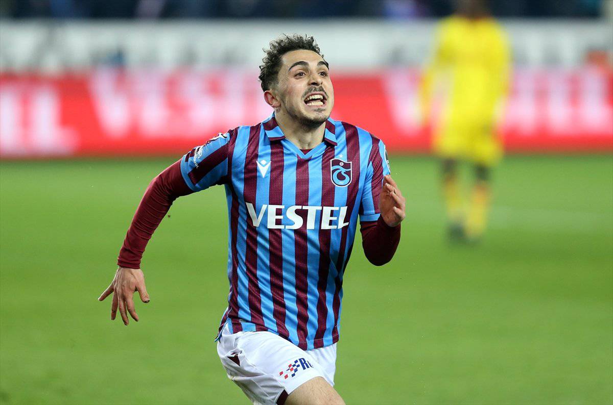 Trabzonspor, ligin bitimine 3 hafta kala şampiyon olması halinde Fenerbahçe'nin en erken şampiyonluk rekorunu egale edecek. Türkiye'nin en üst kademe liginde şampiyonluğu en erken ilan eden takım unvanı Fenerbahçe'ye ait. Sarı-lacivertli ekip, 1967-1968, 1969-1970 ve 2013-2014 sezonlarında bitime 3 hafta kala mutlu sona ulaşmıştı.