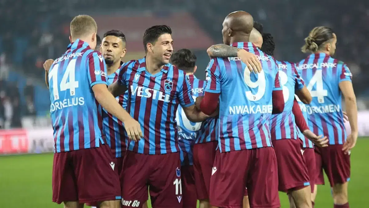 Trabzonspor, iyi başladığı ligde ilk 15 hafta boyunca yenilgi yüzü görmedi. Karadeniz ekibi, bu dönemde 12 galibiyet, 3 beraberlikle 39 puan toplayarak, yenilmezlik serisi yakaladı. Bordo-mavililer, en kötü dönemini ise 30. hafta ile 33. hafta içerisinde 4 haftalık dönemde 1 mağlubiyet, 3 beraberlik alarak yaşadı.