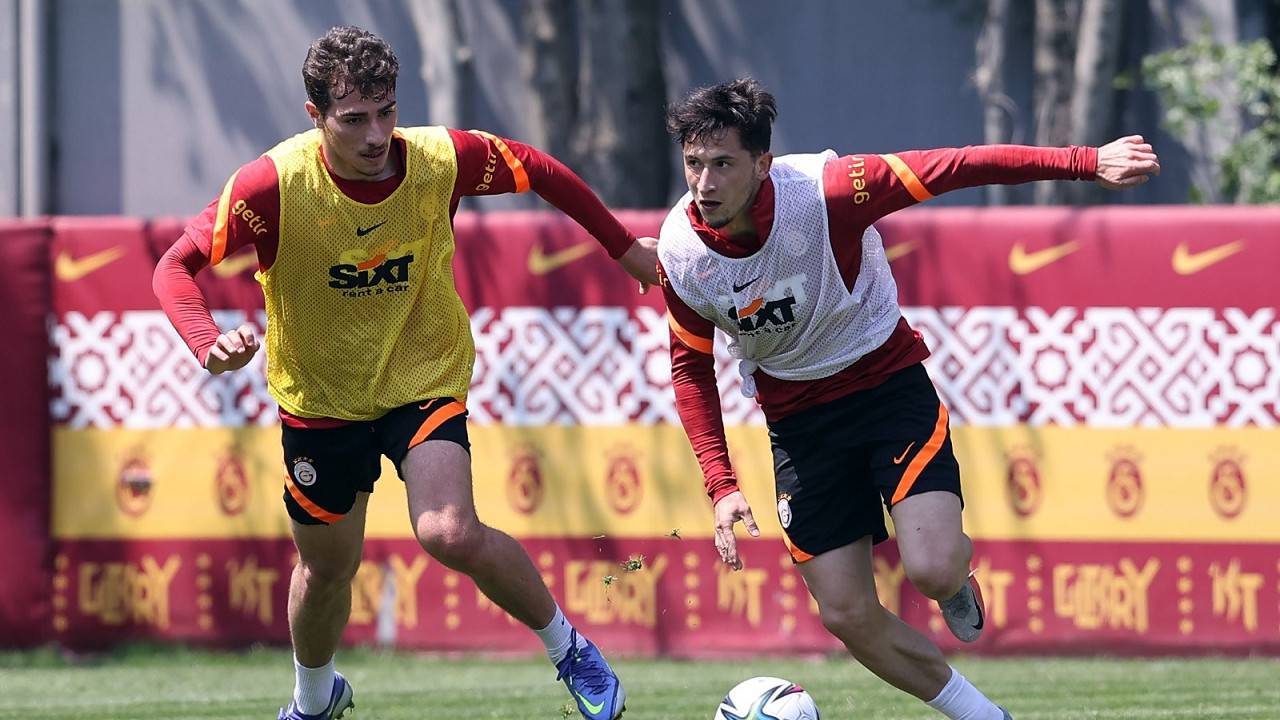 Bununla birlikte Galatasaray, Medipol Başakşehir ile oynayacağı maçın hazırlıklarını yarın saat 11.00'de gerçekleştireceği antrenmanla tamamlayacak. Sarı-kırmızılılar ile turuncu-lacivertliler arasındaki mücadele ise cumartesi 19.00’da başlayacak.
