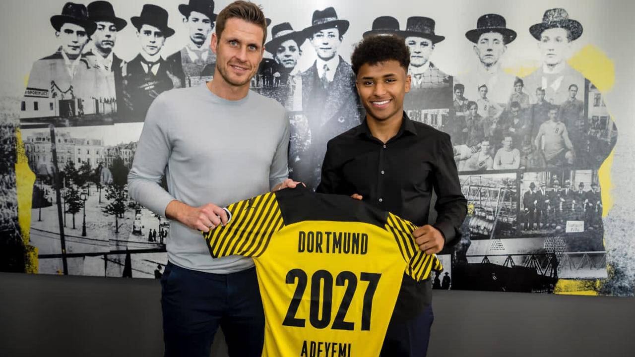 Borussia Dortmund, Haaland’ın yerini ise Avusturya temsilcilerinden Red Bull Salzburg’ta top koşturan Karim Adeyemi ile doldurdu. Sarı-siyahlı kulüp, 20 yaşındaki Alman golcüyle 2027 yılına kadar resmi sözleşme imzalandığını duyurdu.