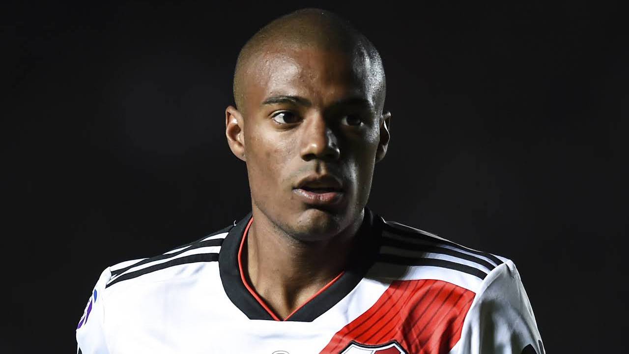 Transfer arayışlarını sürdüren Kanarya'nın yıldız orta saha oyuncusu için yakın zamanda görüşmelere başlayacağı belirtildi. Fenerbahçe'nin River Plate forması giyen Nicolas De La Cruz ile ilgilendiği iddiası Arjantin'in ünlü TNT Sports internet sitesinden geldi.