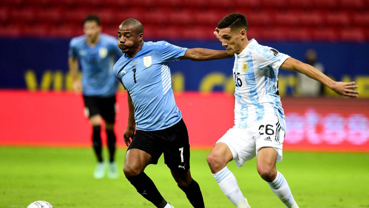 Fenerbahçe benzer stratejiyi Osayi-Samuel transferinde uygulayıp, 6 ay kala oyuncuyu transfer etmişti. 24 yaşındaki Uruguaylı ile Real Sociedad'ın da ilgilendiği öğrenildi. Bu sezon toplam 14 maçta görev alan Nicolas 2 gol kaydetti. (Sabah-Volkan Demir)