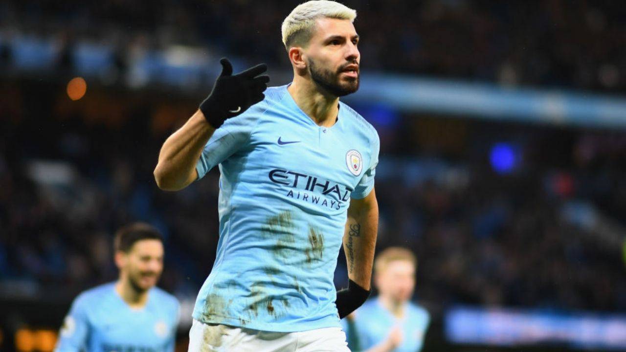 Arjantinli santrfor, 275 maçta 184 kez ağlarını sarstığı Premier Lig tarihinin ise en golcü dördüncü oyuncusu konumunda bulunuyor. Bu sezon başında Barcelona'ya transfer olan Agüero, kalbindeki rahatsızlık nedeniyle geçen yıl 15 Aralık'ta profesyonel futbolculuk kariyerini sonlandırmıştı.