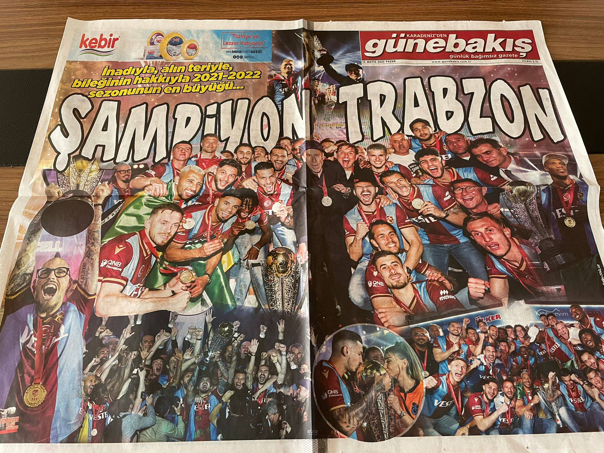 Karadeniz'den Günebakış gazetesi de ön ve arka sayfasının tamamında takımın kupa kaldırdığı fotoğrafları paylaşarak, "Şampiyon Trabzon", "İnadıyla, alın teriyle, bileğinin hakkıyla 2021-2022 sezonunun en büyüğü." ifadelerini kullandı.