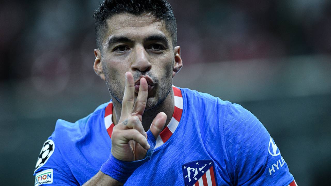 Koç'tan medyada çıkan transfer haberlerine de yalanlama geldi. Başkan, forvet transferiyle ilgili, "Cyle Larin ve diğer yabancı haberleri doğru değil. Luis Suarez ile yakından ve uzaktan ilgimiz yok. Kerim (Oğlu) sabah akşam başımın etini yedi 'Suarez' diye. Menajerler, medya ile piyasa yapıyor. Bazı haberler kasıtlı yapılıyor, 'Beceremediler' denilsin diye." açıklamasını yaptı.