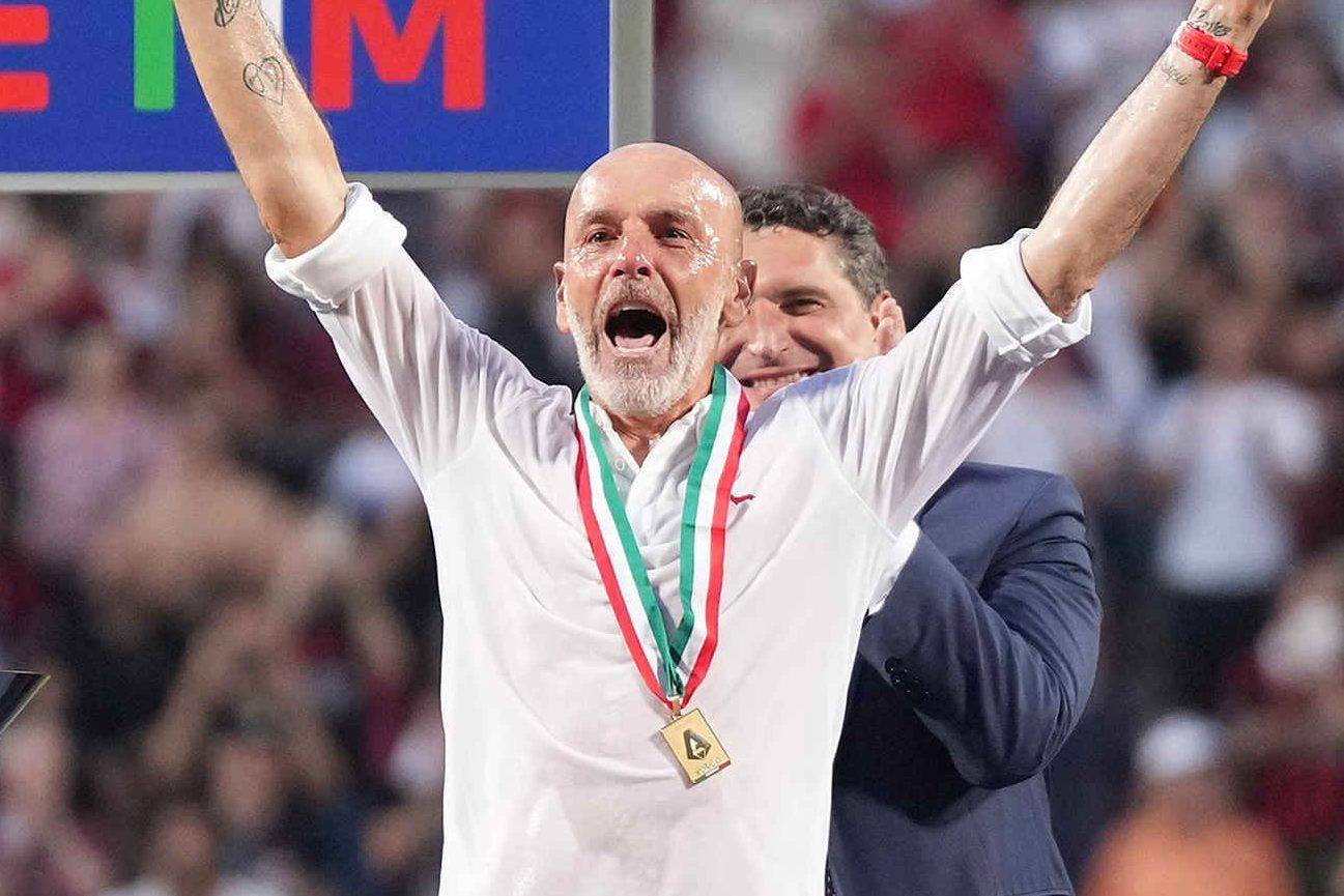 Serie A Lig Yönetimi ise Milan’la şampiyonluk yaşayan Stefano Pioli'ye madalyanın yenisini vereceğini resmen duyurmuştu. Böylece yeni bir madalyaya gerek kalmadan konu çözüme kavuşmuş oldu.