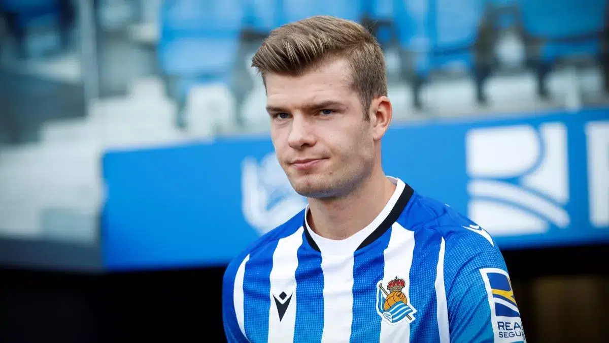 Listenin ilk sırasında yer alan Trabzonspor'un eski golcüsü Alexander Sörloth'ta Beşiktaş'ın geri adım atmasıyla eli rahatlayan sarı-lacivertliler, Norveçli'nin menajeri Wivestad ile İstanbul'da görüştü.