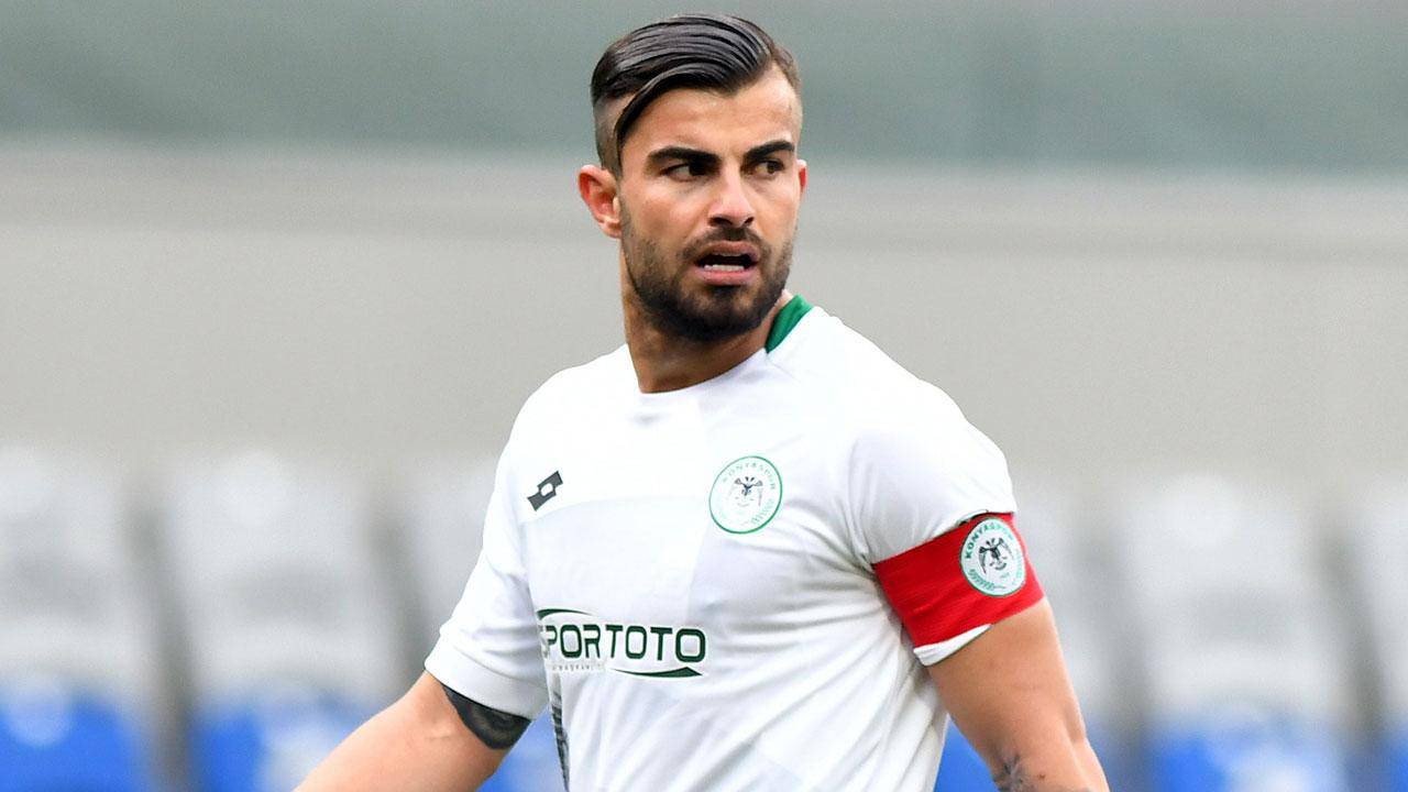 Beşiktaş'ın transferi için yoğun çaba sarf ettiği Abdülkerim Bardakçı'nın talipleri arttı. Deneyimli stopere Beşiktaş dışında Fenerbahçe, Galatasaray ve Trabzonspor'un da ilgisi bulunuyor.
