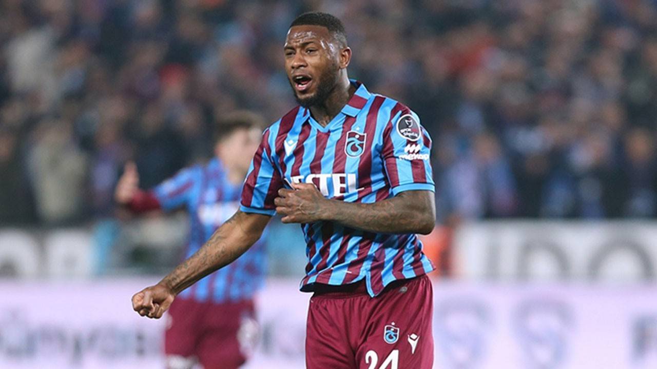 Trabzonspor Kulübü, geçen sezon bordo-mavili takımda kiralık forma giyen Stefano Denswil'in transferi konusunda görüşmelere başlandığını açıkladı. Trabzonspor Sportif Yatırım ve Futbol İşletmeciliği Ticaret AŞ'den Borsa İstanbul'a gönderilen ve Kamuyu Aydınlatma Platformunda da (KAP) yer alan açıklamada, "Serbest statüde yer alan profesyonel futbolcu Stefano Wilfred Denswil'in kulübümüze transferi konusunda görüşmelere başlanmıştır." ifadesine yer verildi. Hollandalı oyuncu, geçen sezon bordo-mavili takımda 28 lig maçında 1940 dakika süre almıştı.