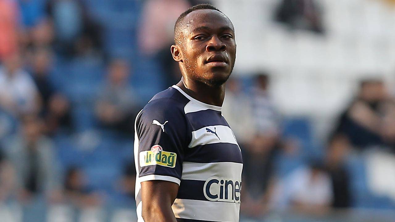 Beşiktaş, geçtiğimiz sezonun ikinci yarısını kiralık olarak Kasımpaşa’da geçiren; sergilediği performansla da dikkatleri üzerine çeken Jackson Muleka’nın transferi için Standard Liege ile görüşmelere başlandığını Kamuoyu Aydınlatma Platformu’na (KAP) yaptığı açıklama ile resmen duyurdu.
